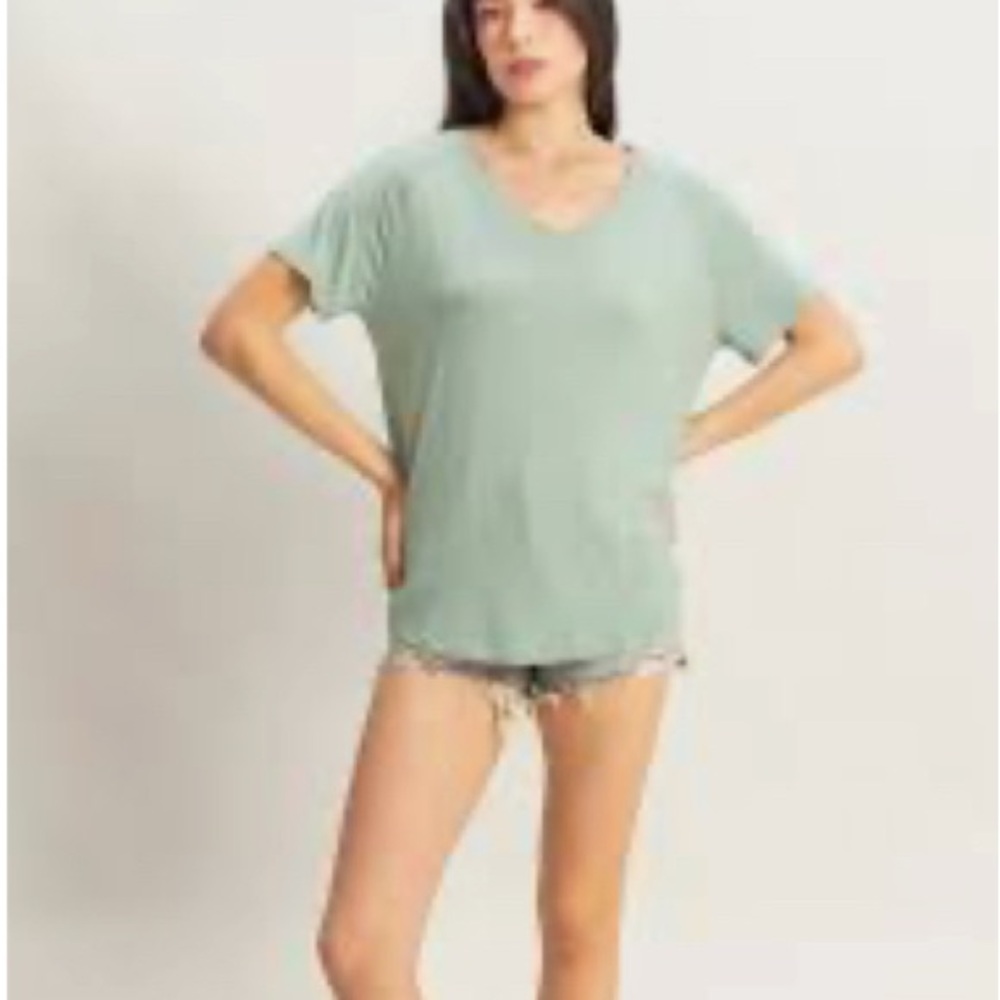 ❤️a new day Light Green V-Neck Short Sleeve Tee